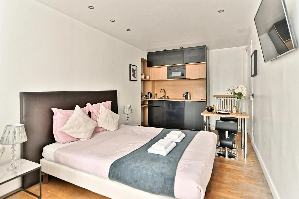 Pleasant Apartment Close To Galerie Lafayette - II Paris 0*,  France