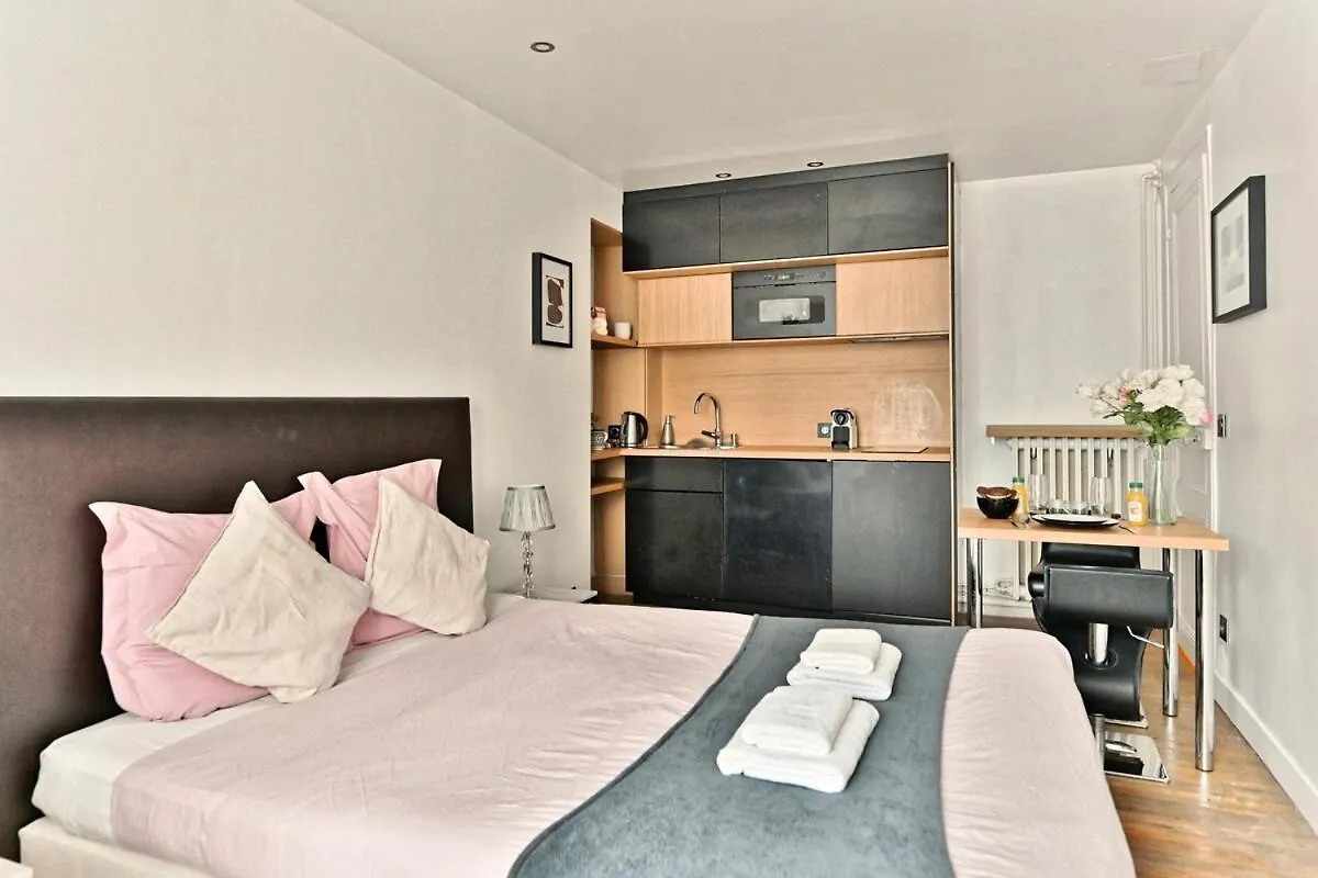 Pleasant Apartment Close To Galerie Lafayette - II Paris 0*,  France